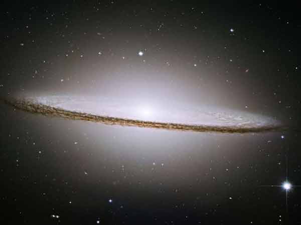 M104-par-Hubble