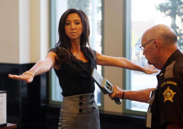 10 profs sexy qui ont été inculpées pour relations sexuelles avec leurs élèves