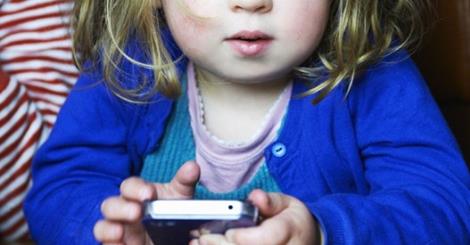 10 raisons pour lesquelles les appareils mobiles devrait être interdits aux enfants de moins de 12 ans
