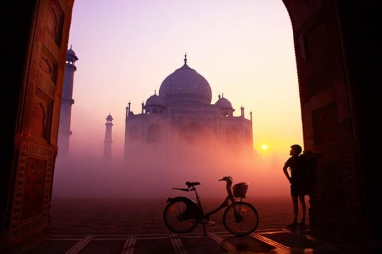 Ce fou a fait le tour du monde en Vélib’ ! Les “photos” sont à couper le souffle