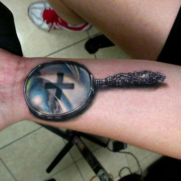 magnifying-glass-tattoo